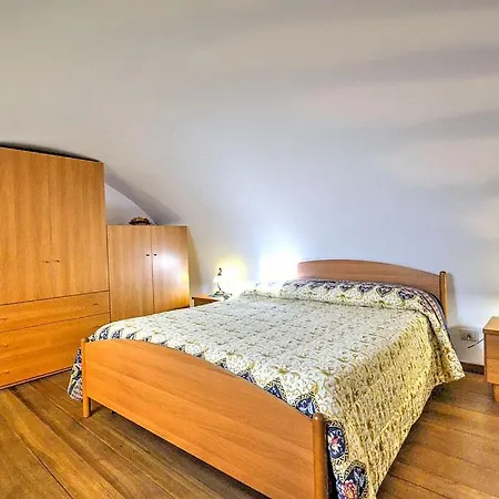 بيت للعطل Sleeps 4 Air Con Wifi