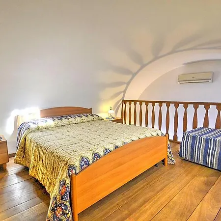 Sleeps 4 Air Con Wifi *