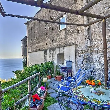 Sleeps 4 Air Con Wifi